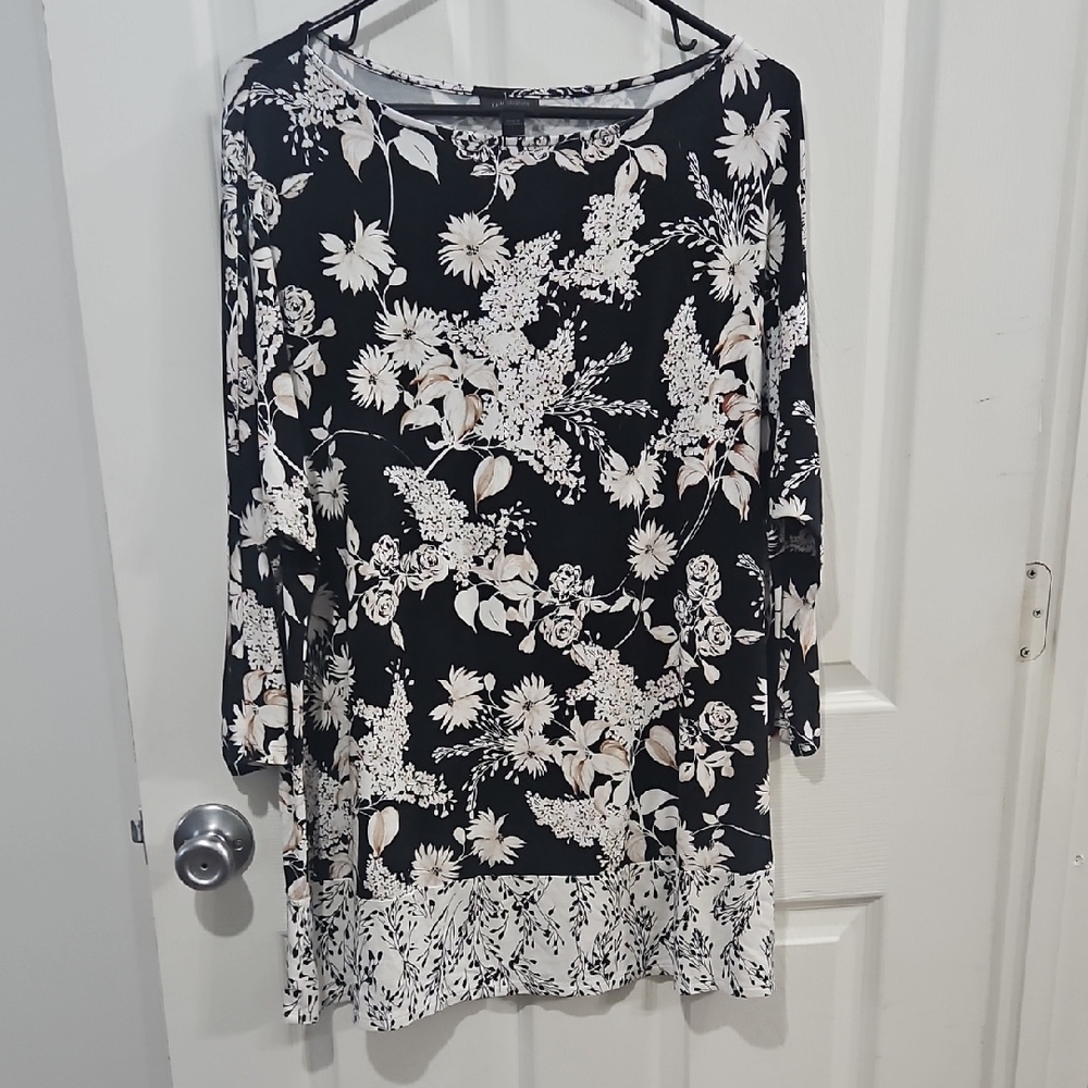 J. Jill Black and Cream Floral Tunic Size Large